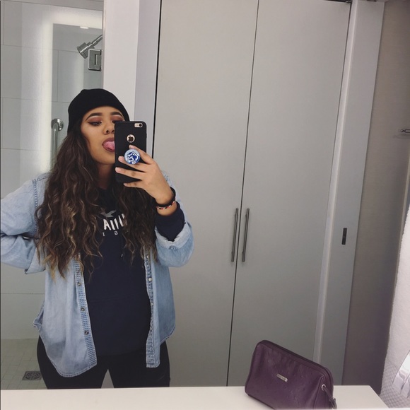 Meet your Posher, Aira - Picture 1 of 1